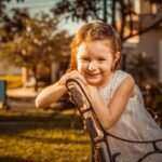 Como montar looks frescos e elegantes para meninas no verão